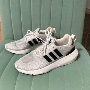 Women’s Adidas Swift Run 22